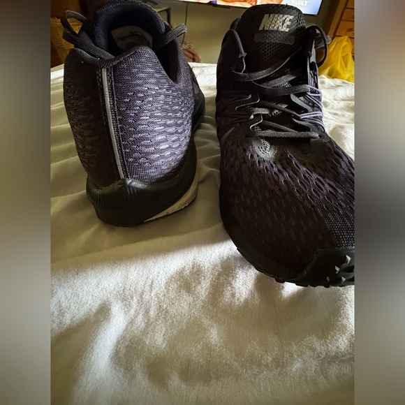 Pre-loved excellent
Nike Men's Black Running Shoes
MSRP 120 $ - Picture 5 of 8